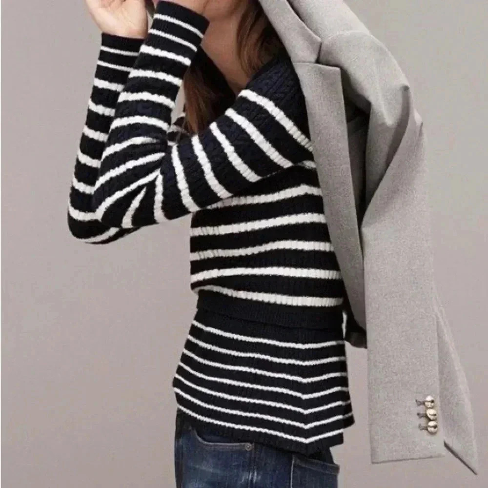 Banana Republic ITALIAN SUPERLOFT CABLE PEPLUM CREW navy blue striped sweater m - Picture 2 of 8